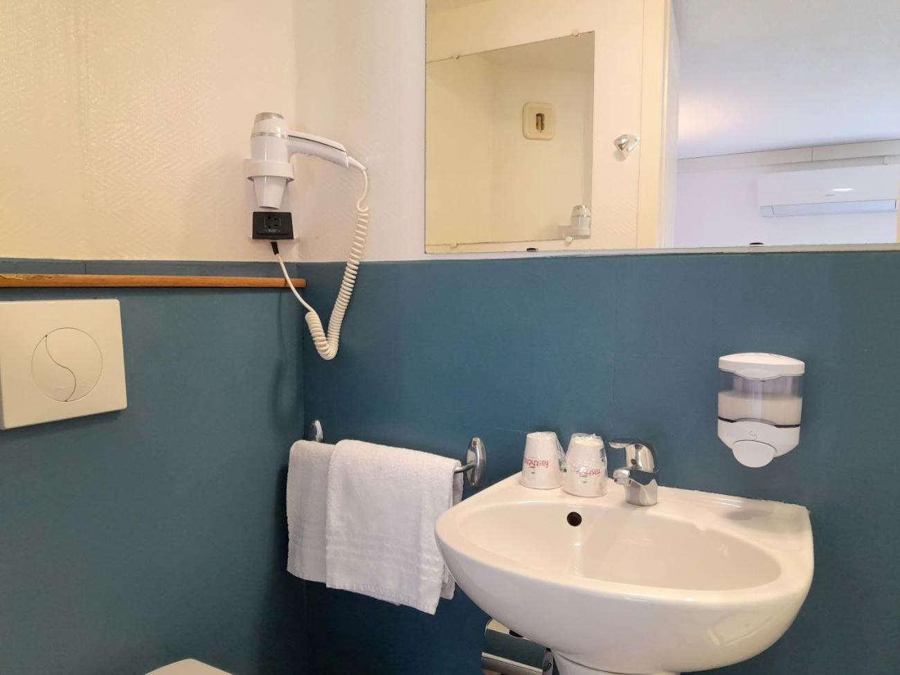 Fasthotel Narbonne Bagian luar foto